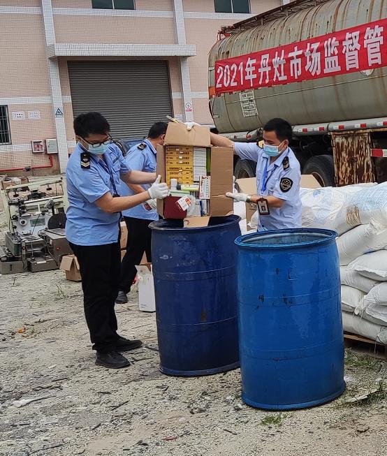 產品銷毀|強監管嚴執法!丹灶集中銷毀3000多件罰沒物品 產品銷毀|強監管嚴執法!丹灶集中銷毀3000多件罰沒物品